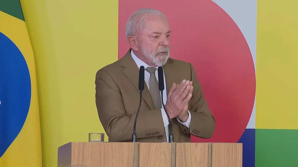 Lula fala em ampliar alianças no Congresso: “Senador pensa que é Deus”