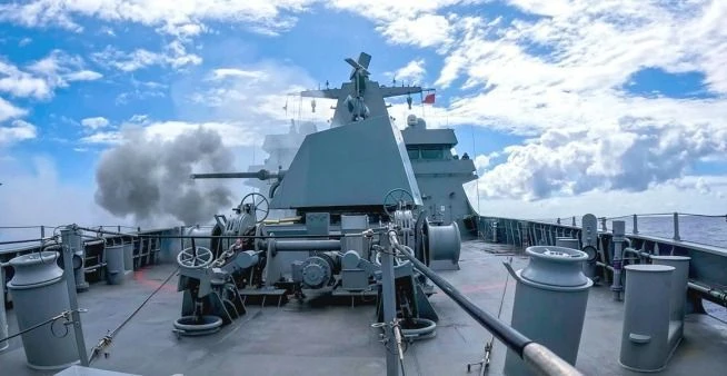 Brasil testa arma de navio de guerra e anuncia parceria com Alemanha