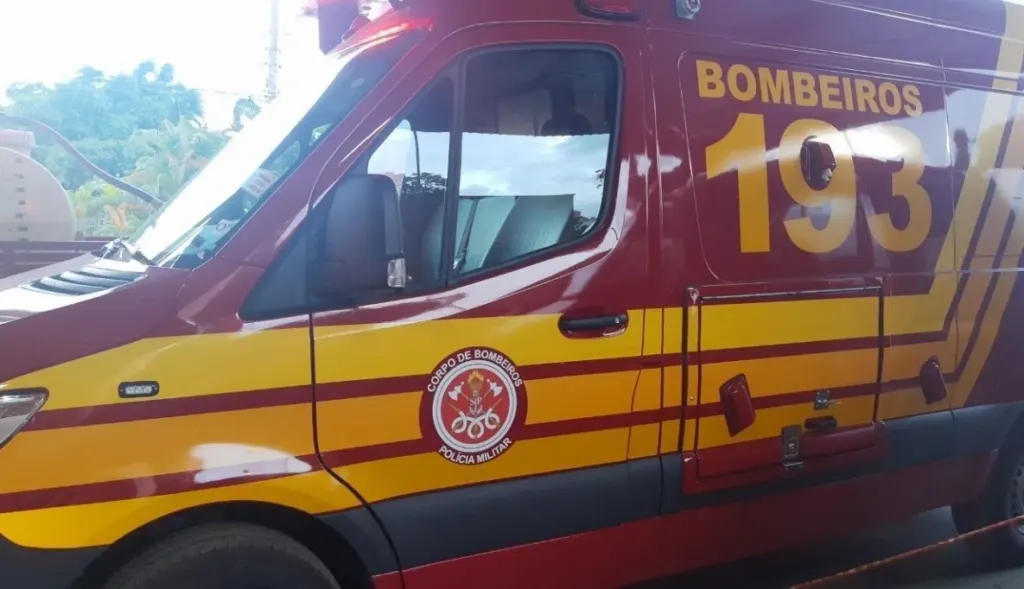 Teto de estabelecimento desaba e deixa vítimas sob escombros em SP