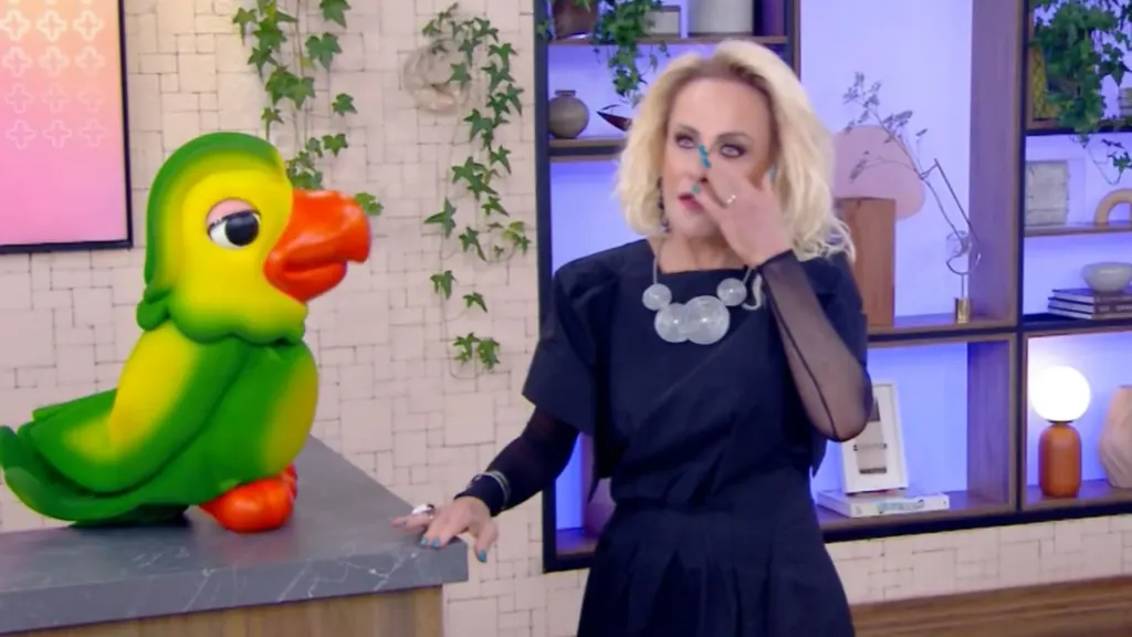 Ana Maria Braga chora ao falar da morte do pai de Ana Paula Renault