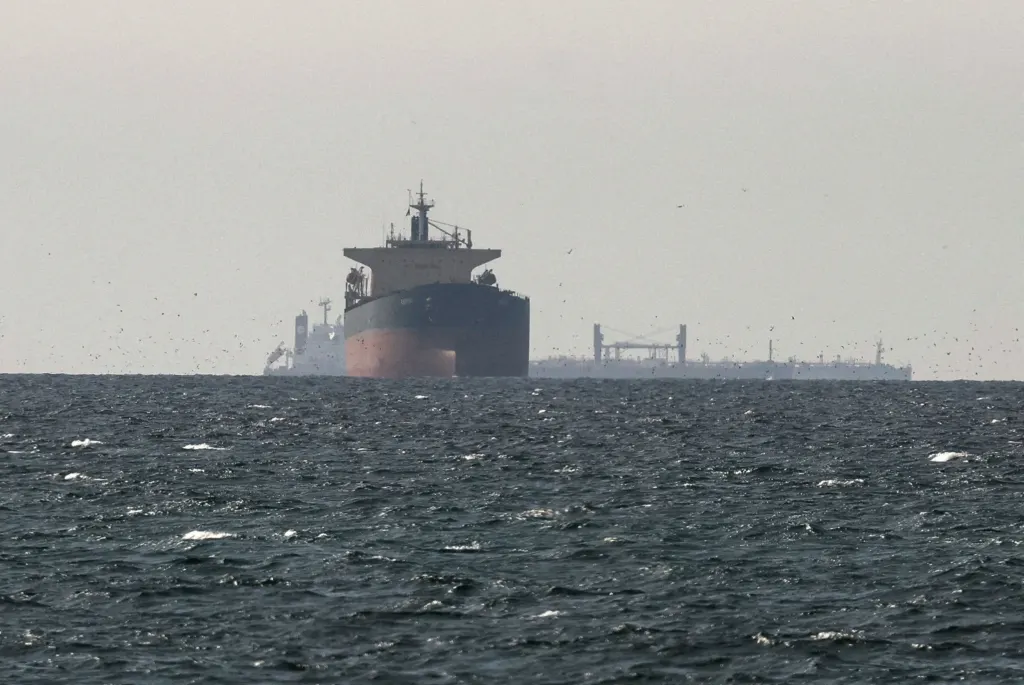 Proposta do Bahrein autorizaria ação naval para reabrir Estreito de Ormuz