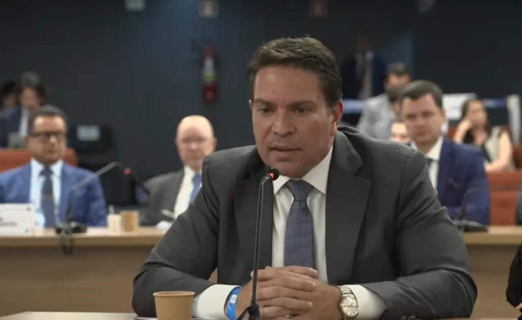 Preso pelo ICE, Ramagem estava foragido desde o ano passado