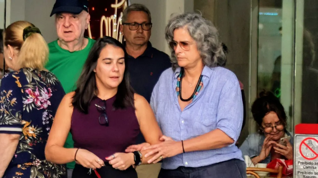 Lucía Veríssimo dá parabéns para esposa, quase 30 anos mais nova: “Alegria”