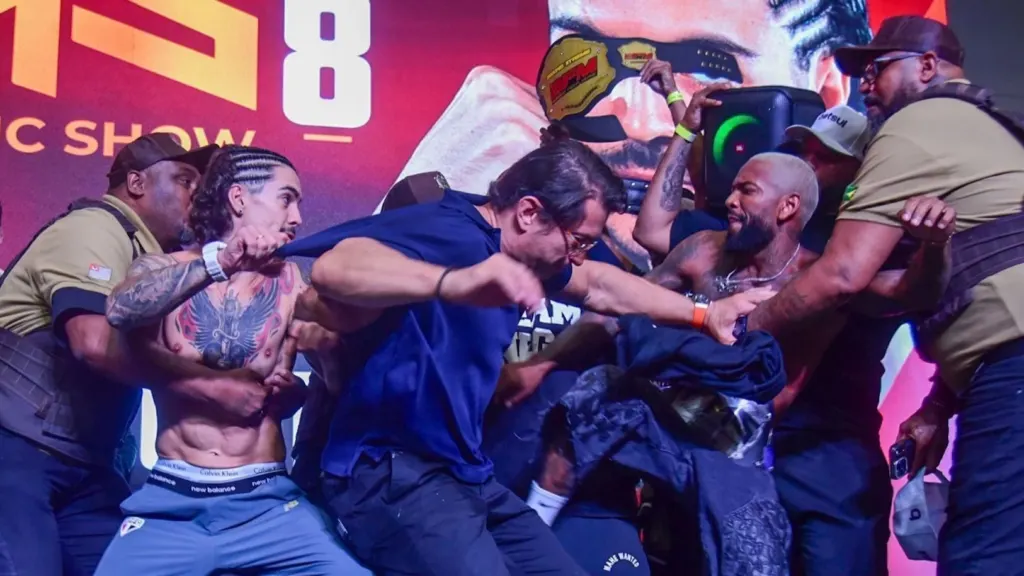 Nego do Borel dá soco na cara de MC Biel em pesagem do Fight Music Show
