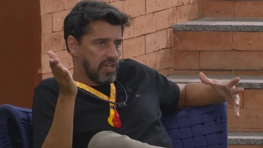 Alberto Cowboy se revolta com comentário sobre sua mulher e filha