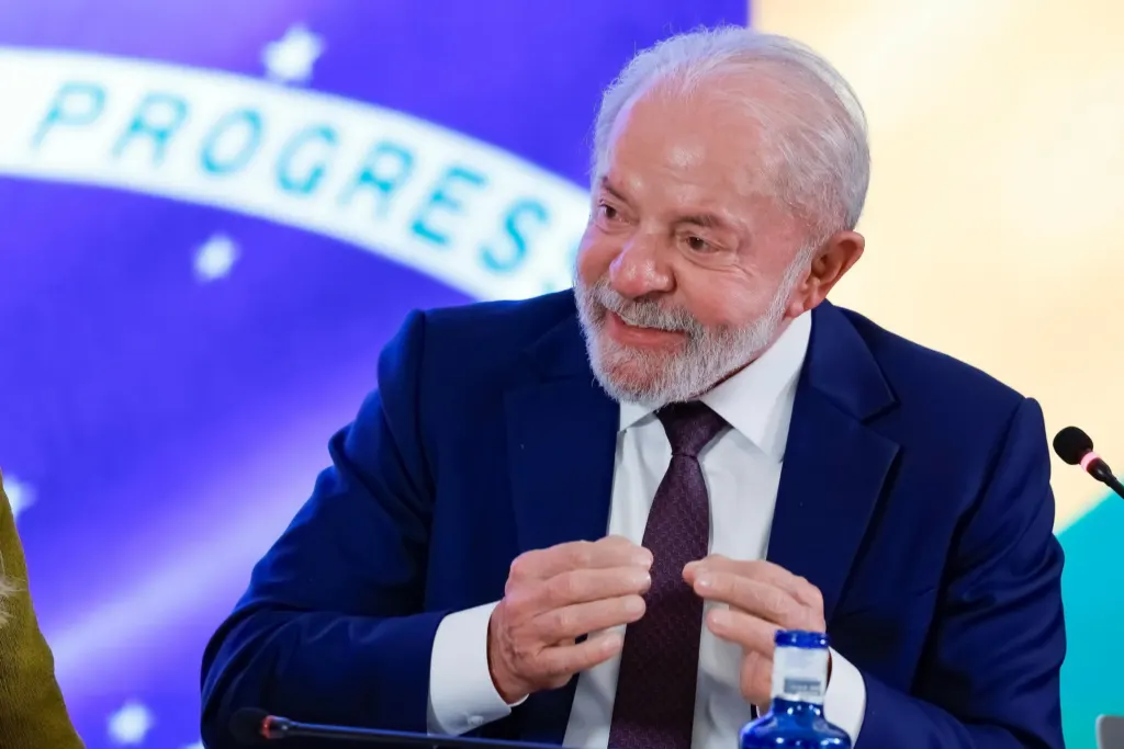 Em meio ao desgaste de Flávio, Lula mira SP com foco em investimentos