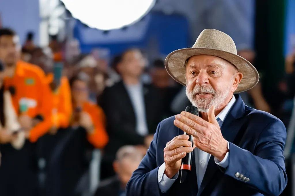 Lula intensifica discurso que Flávio quer entregar o Brasil aos EUA