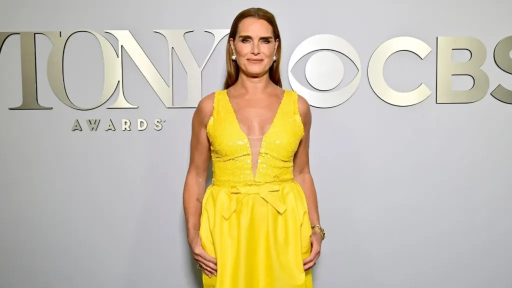 Brooke Shields revela como filhas descobriram romance com John Kennedy Jr.
