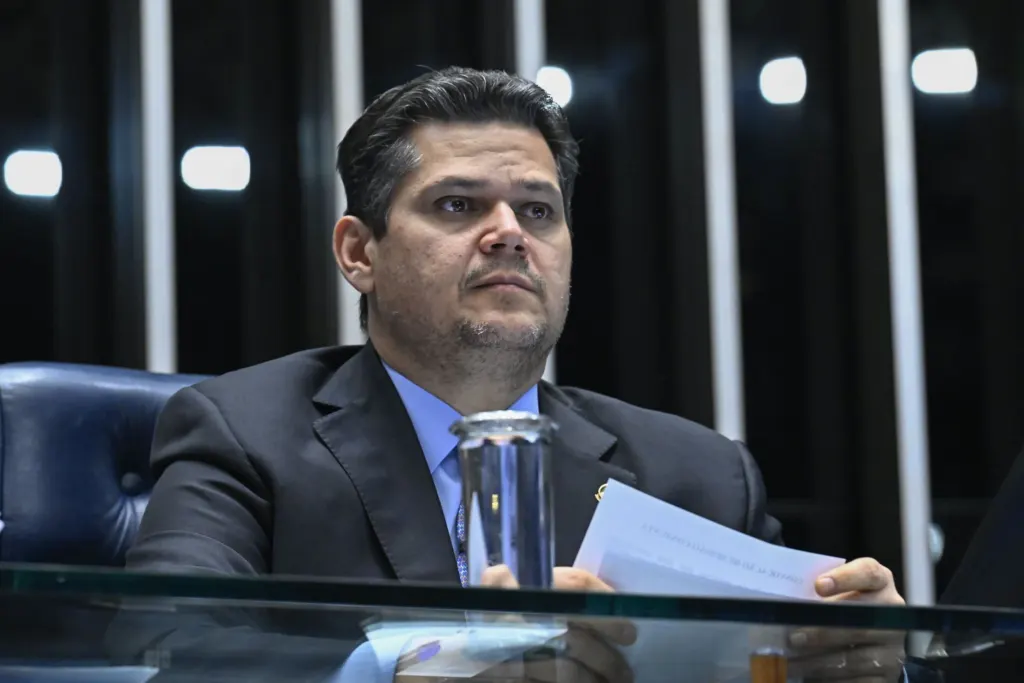 Alcolumbre promulga trecho da LDO que libera doações a estados e municípios