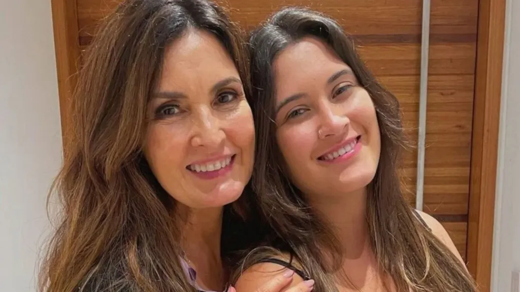 Filha de Fátima Bernardes revela sufoco após irmãos gêmeos saírem de casa