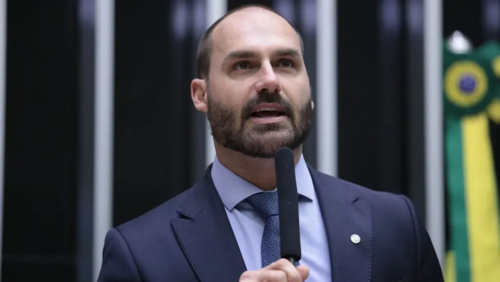 PGR pede condenação de Eduardo Bolsonaro por coação a ministros do STF