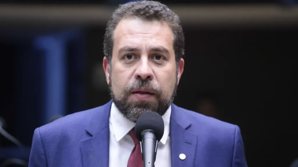 Áudio de Flávio a Vorcaro é “grave” e caso de cassação, diz Boulos