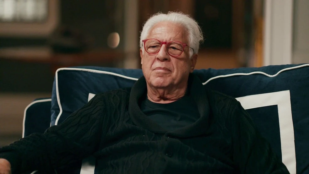 Quem Ama Cuida: Arthur anuncia retorno de Adriana à mansão