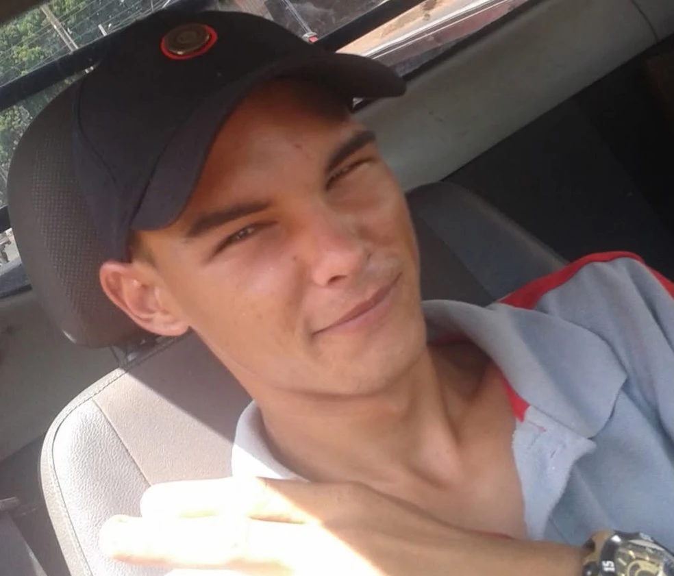 Homem é morto a tiros dentro de carro na frente da esposa e da filha em Boa Vista