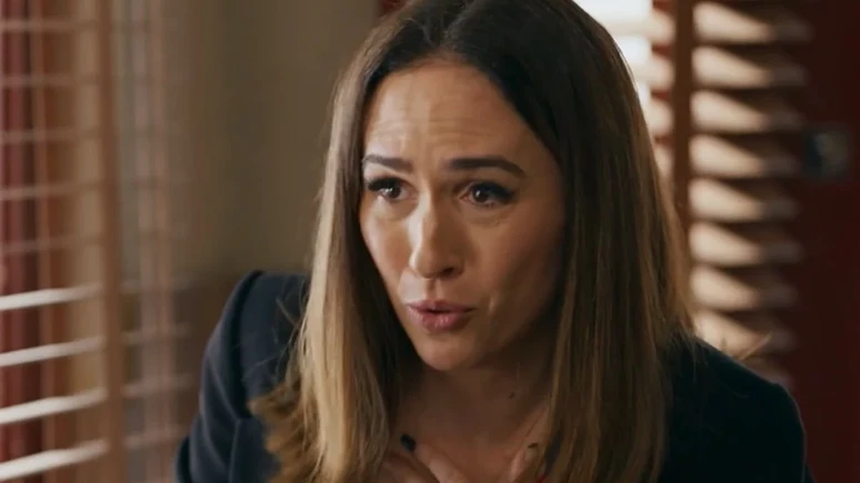 Quem Ama Cuida: Brigitte sequestra criança e leva primeira surra da novela
