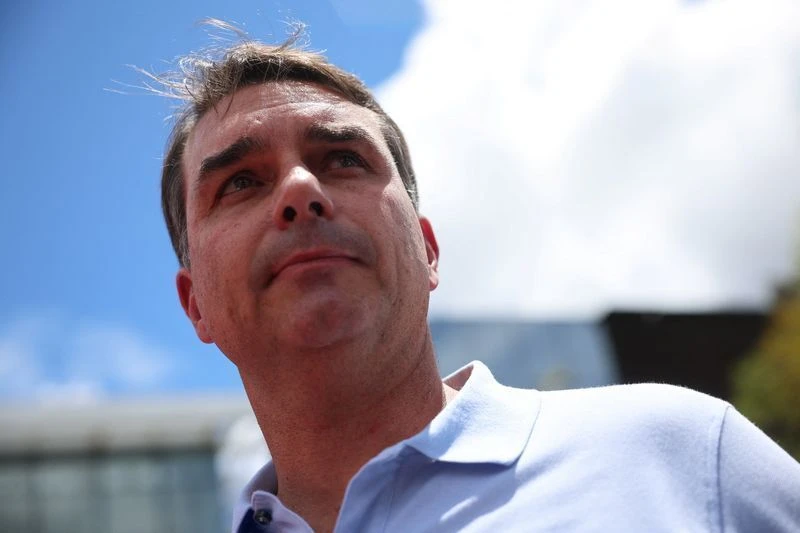 Defesa de Flávio pede mais prazo para depoimento à PF sobre Lula