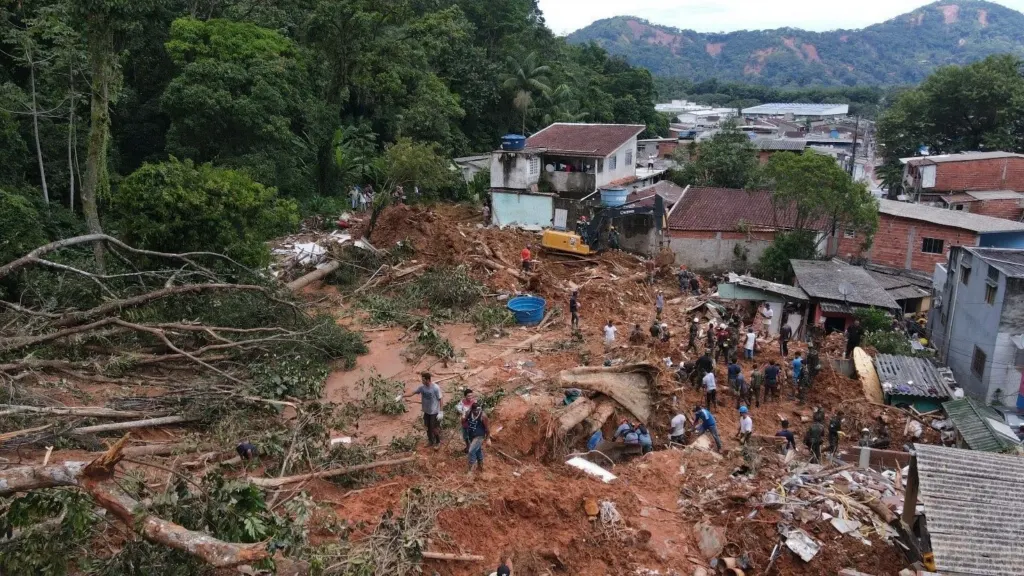 São Sebastião faz treinamento de evacuação para moradores de áreas de risco