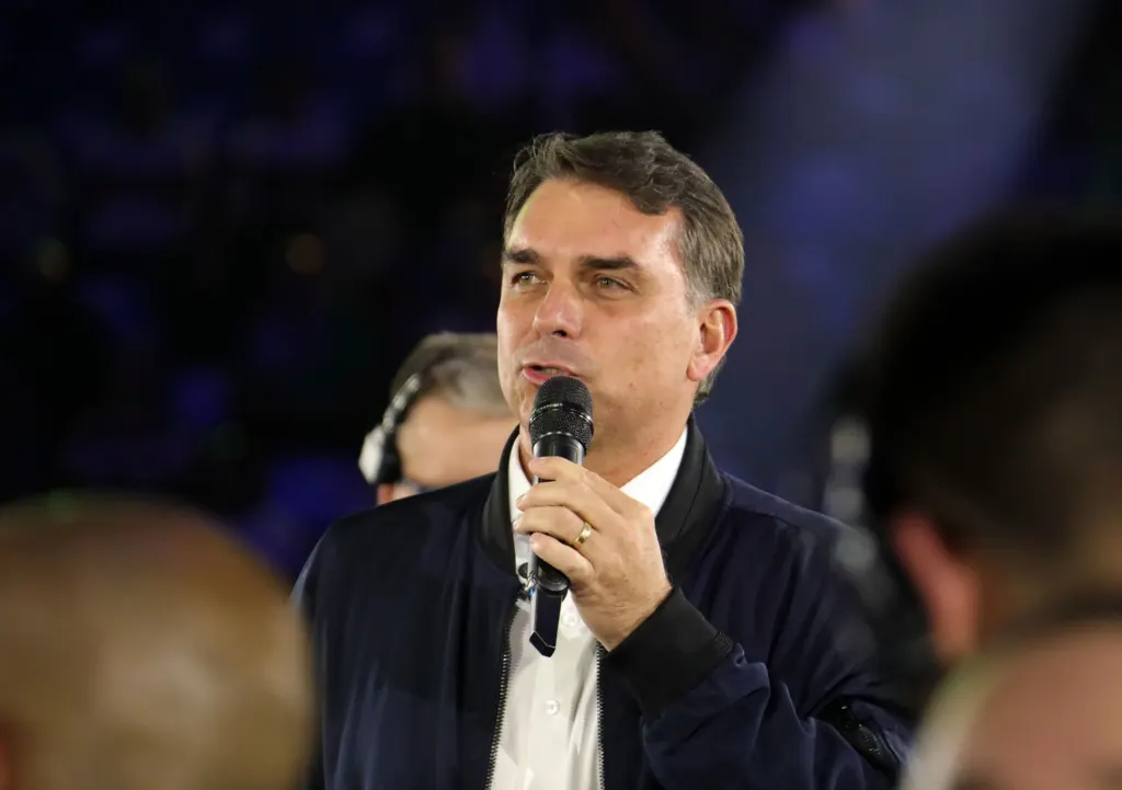 Flávio diz que Moraes, Alcolumbre e Dino articulam ação contra ele