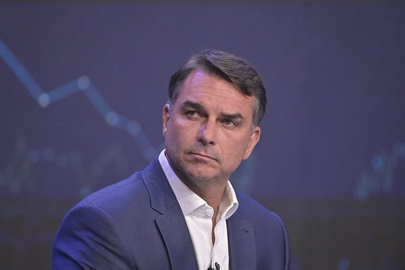 Argentina diz que Flávio entrou no país na noite de terça e voou ao Equador